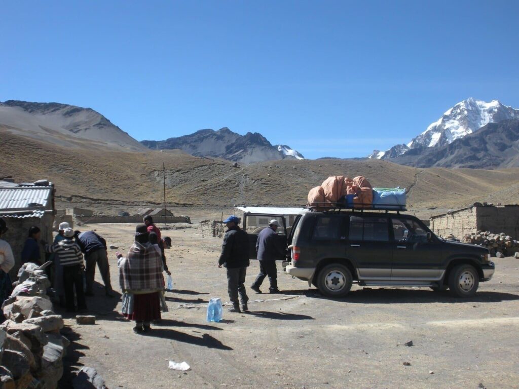 Pequeño Alpamayo montaña Andes Bolivia